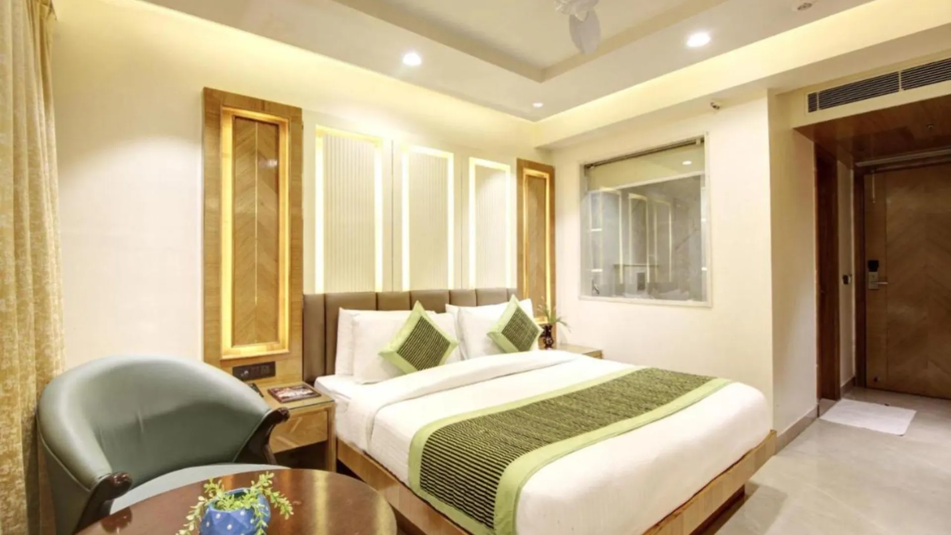 Hotel Platinum With Free Pickup-Delhi Airport New Delhi 4*,